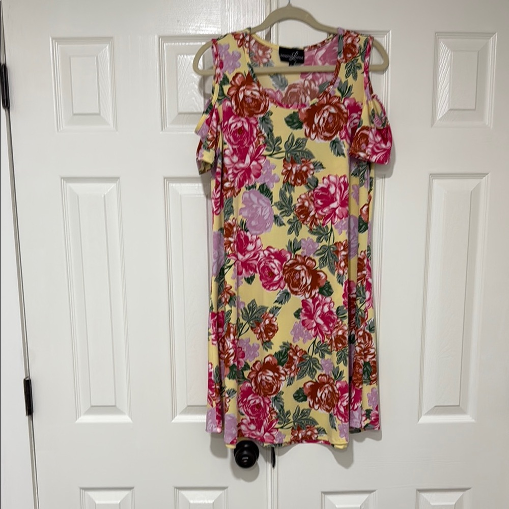 Cream Mini Sundress with Scoop Neck and Short Sleeves